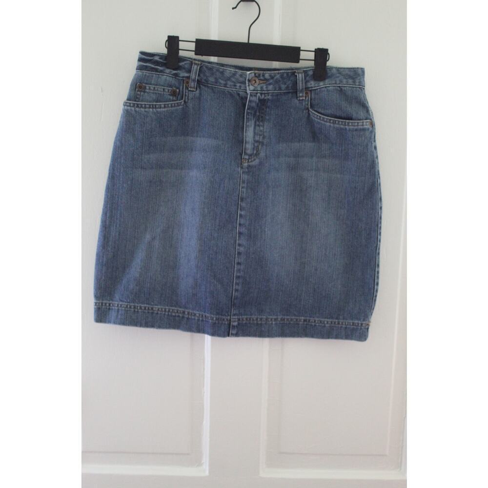 Women's Size 10 Hannah Skirt Dark Blue Front and Back Pockets